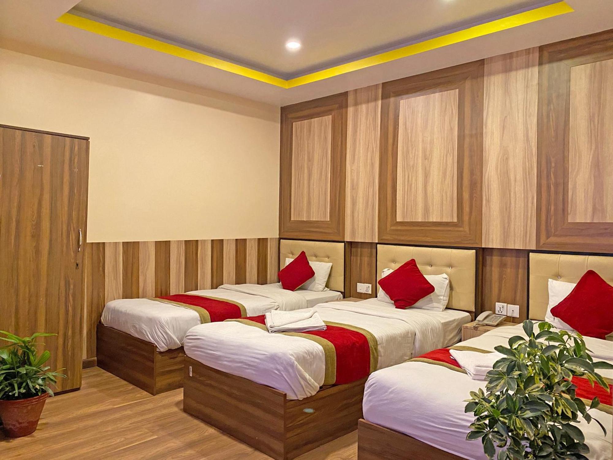 Hotel Airport Holiday Kathmandu Buitenkant foto