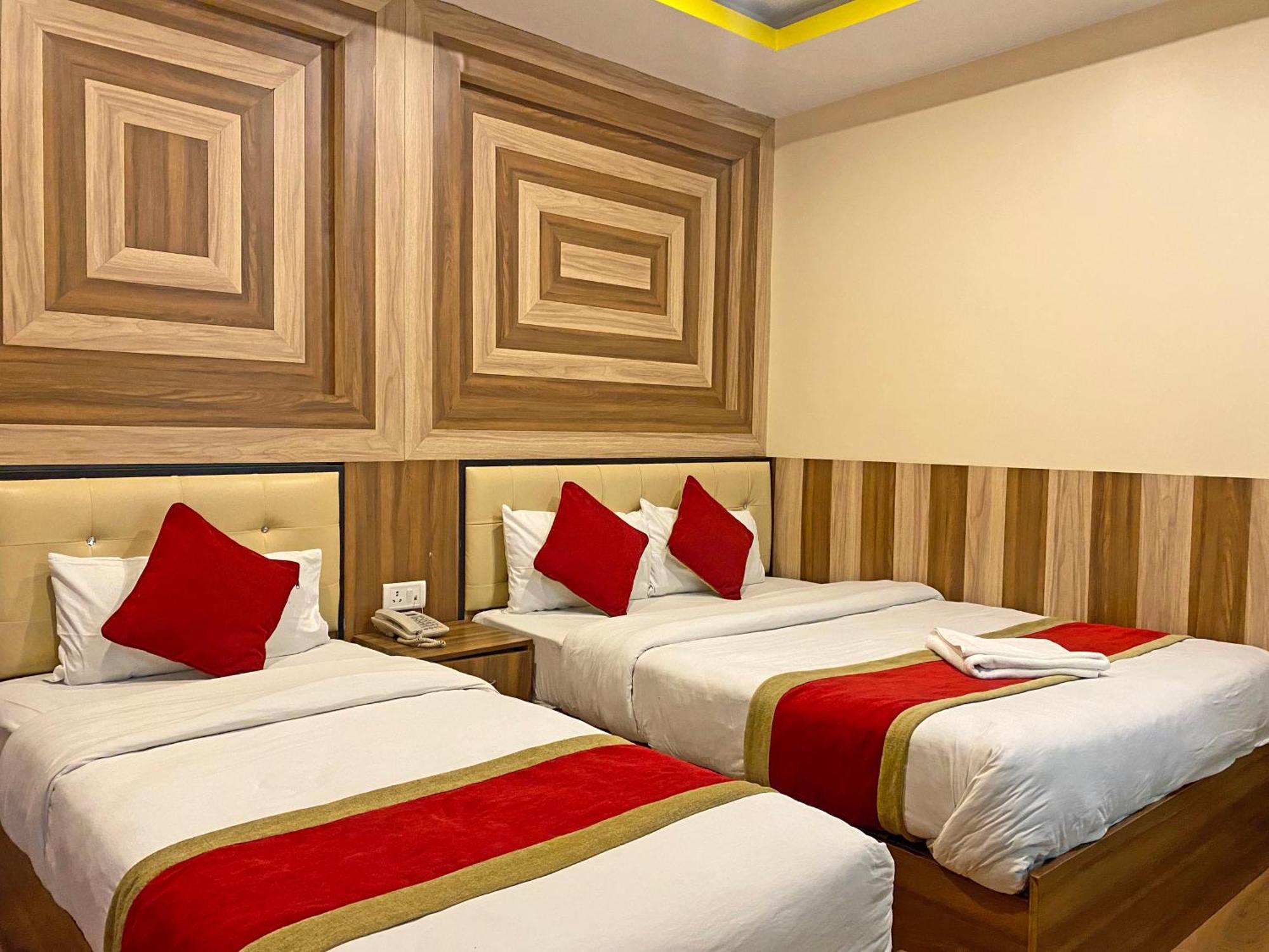 Hotel Airport Holiday Kathmandu Buitenkant foto