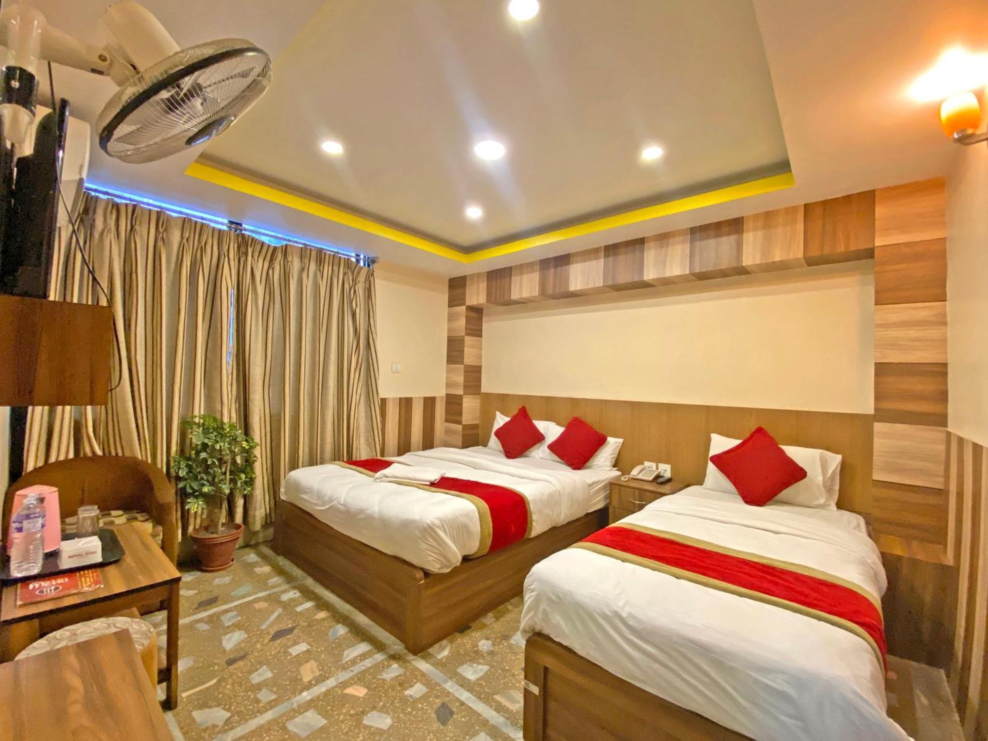 Hotel Airport Holiday Kathmandu Buitenkant foto