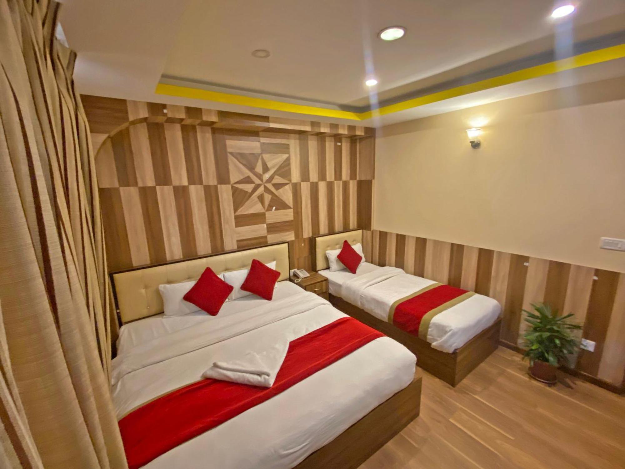 Hotel Airport Holiday Kathmandu Buitenkant foto