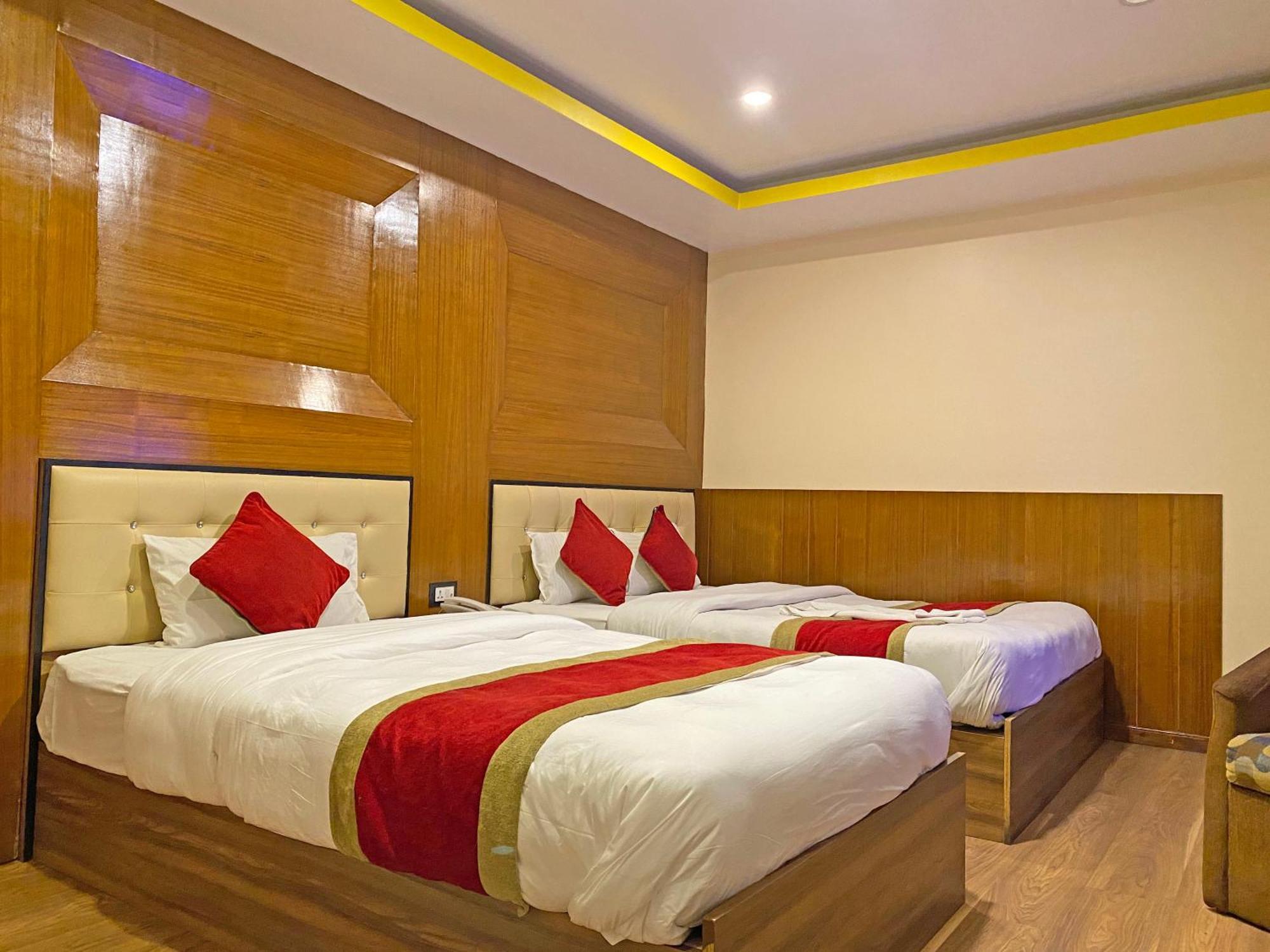 Hotel Airport Holiday Kathmandu Buitenkant foto