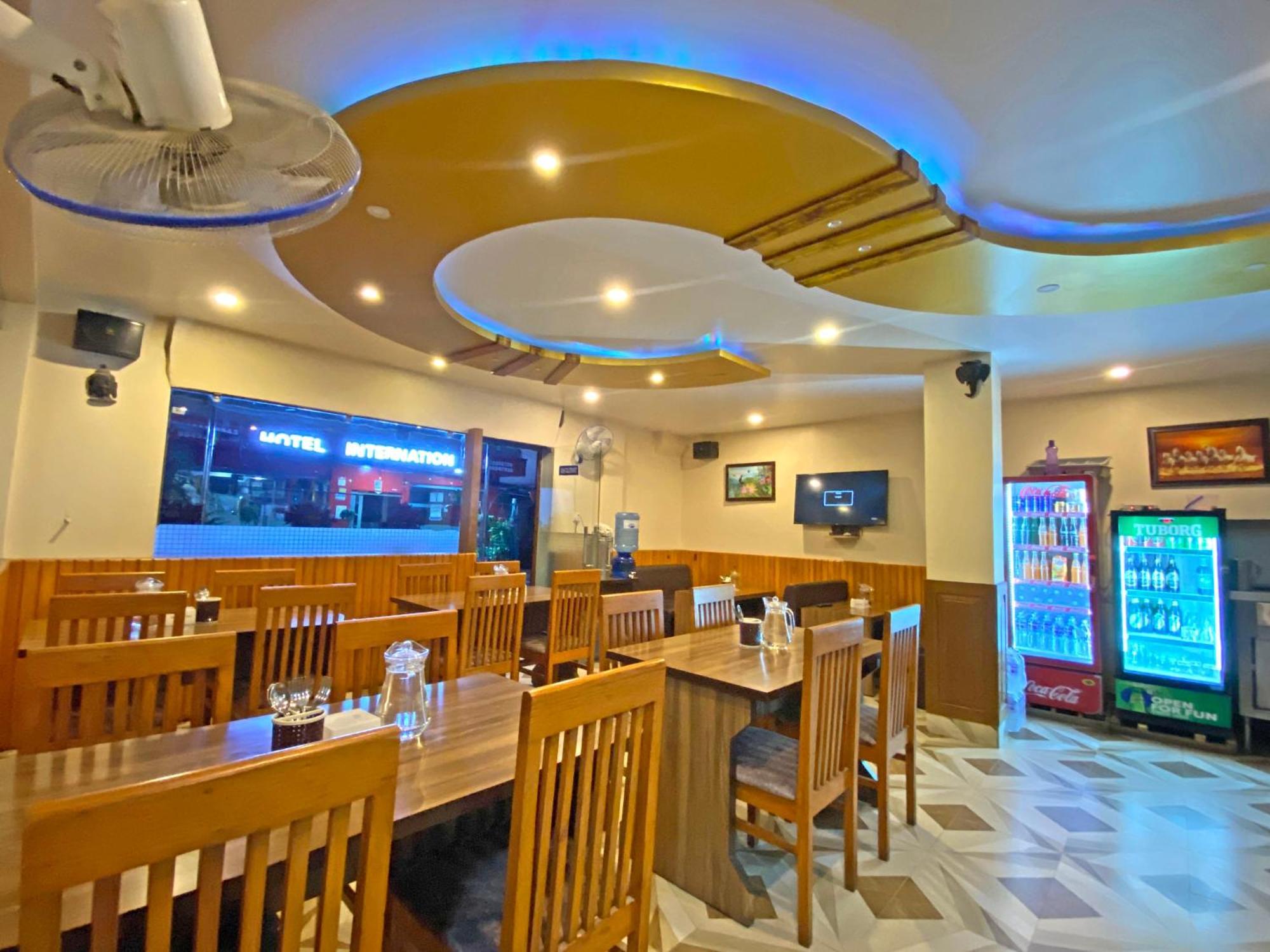 Hotel Airport Holiday Kathmandu Buitenkant foto