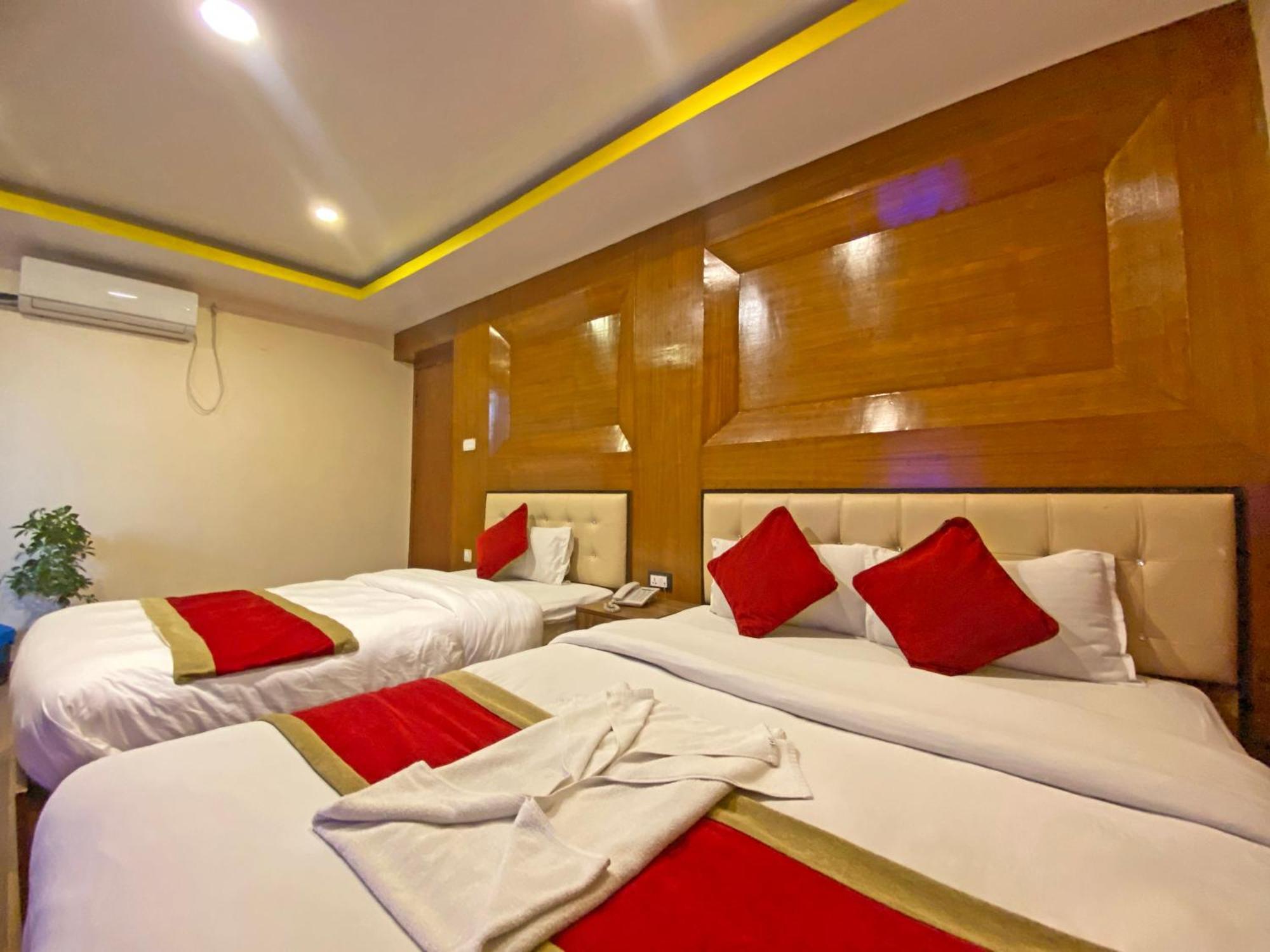 Hotel Airport Holiday Kathmandu Buitenkant foto