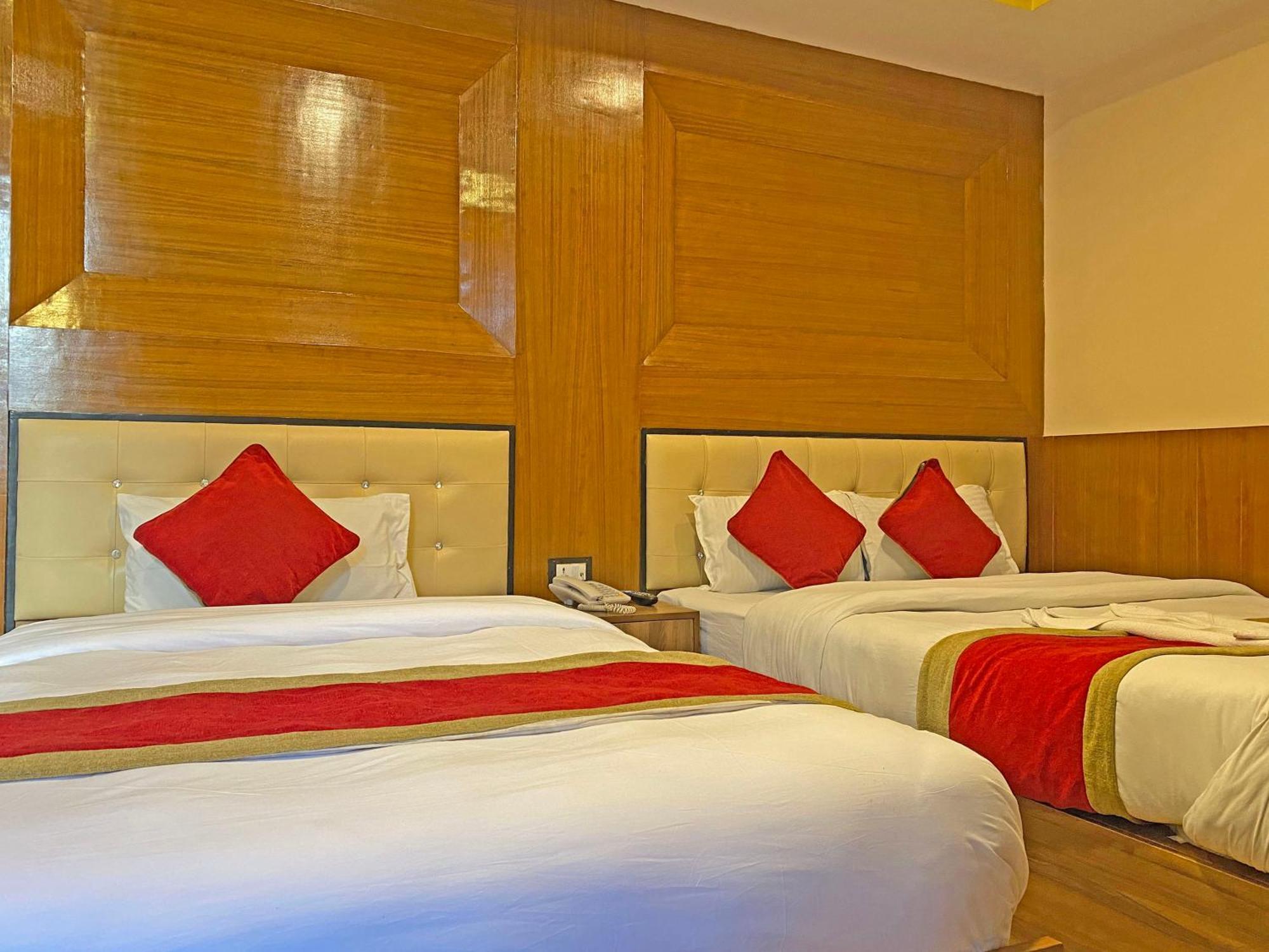 Hotel Airport Holiday Kathmandu Buitenkant foto