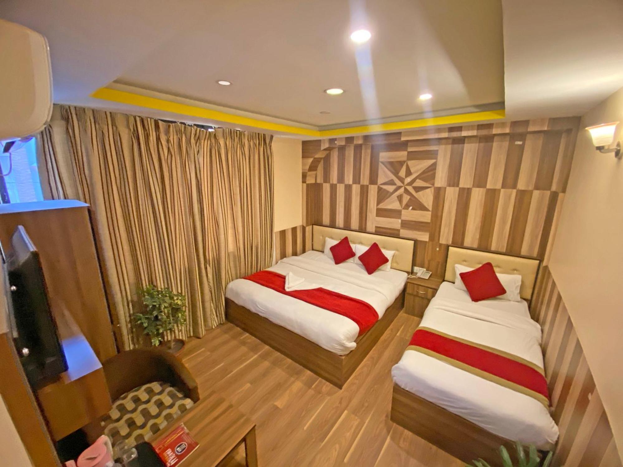 Hotel Airport Holiday Kathmandu Buitenkant foto