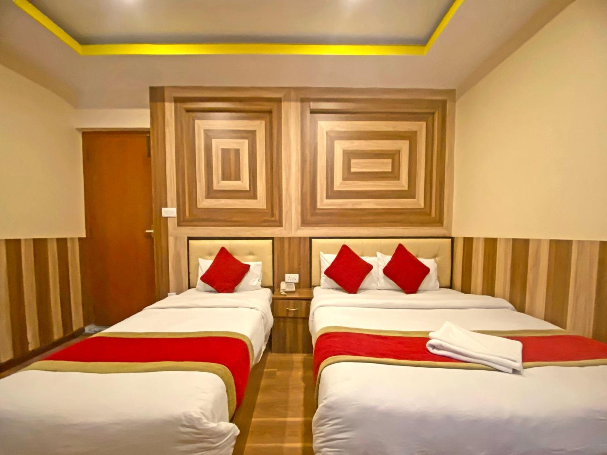 Hotel Airport Holiday Kathmandu Buitenkant foto