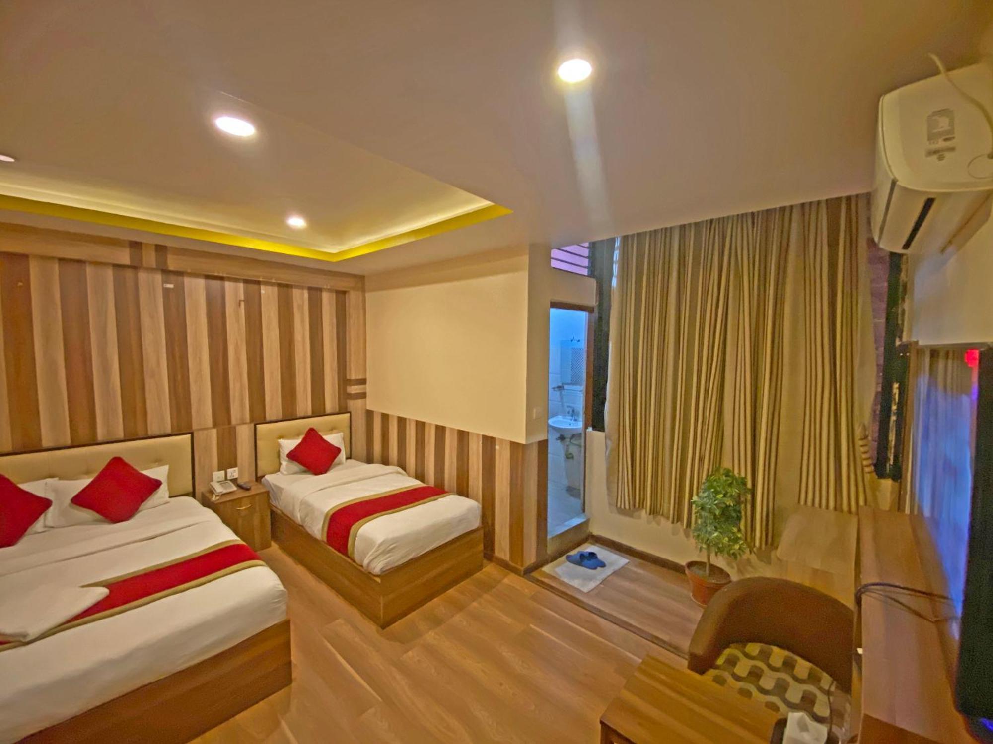 Hotel Airport Holiday Kathmandu Buitenkant foto