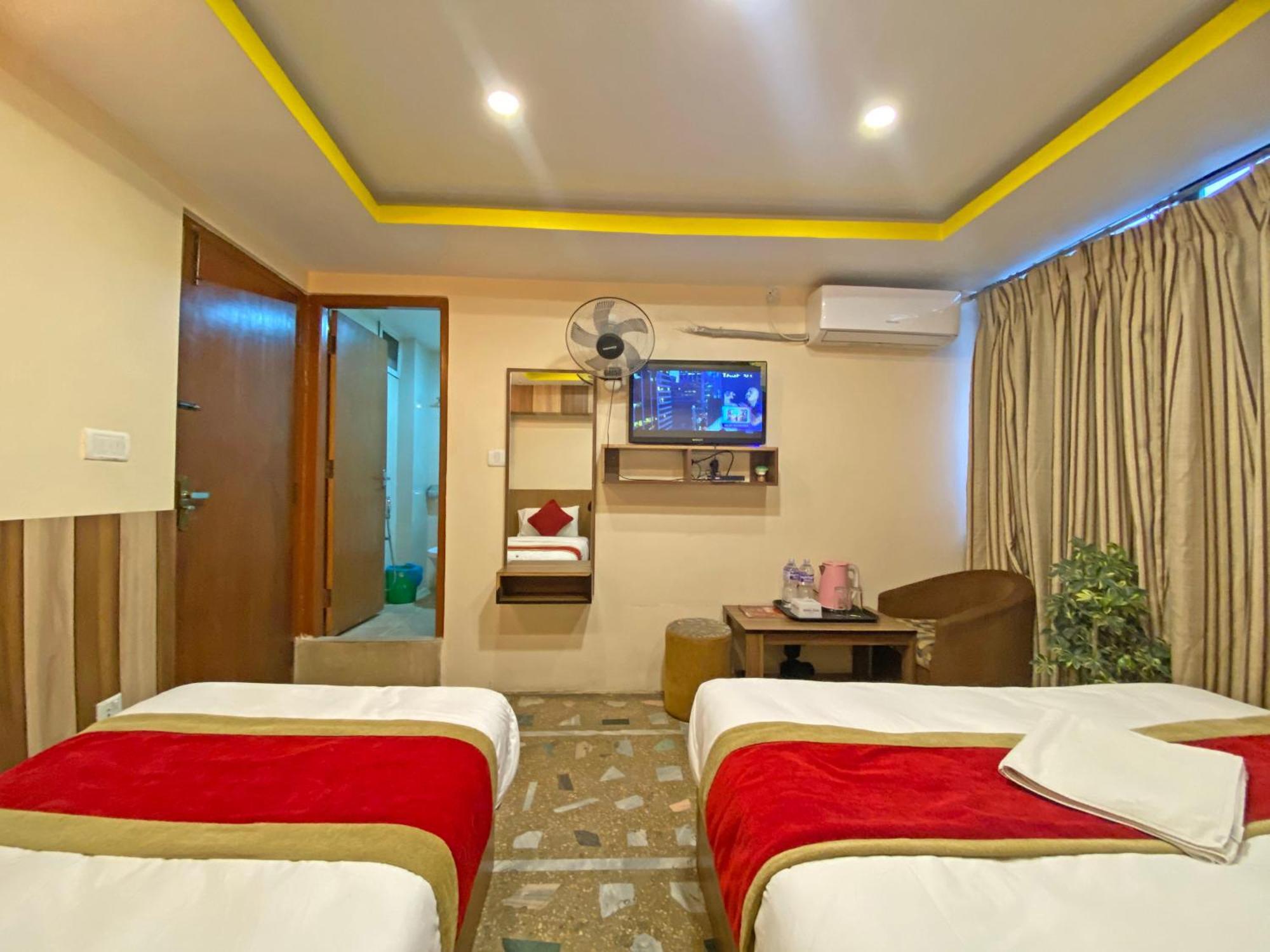 Hotel Airport Holiday Kathmandu Buitenkant foto
