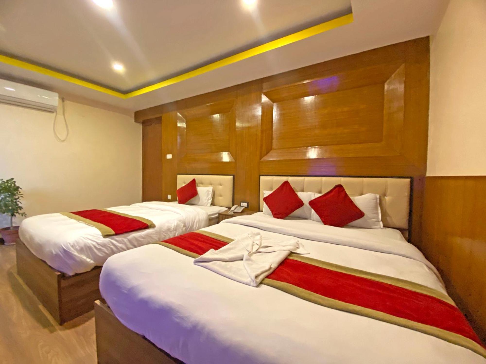 Hotel Airport Holiday Kathmandu Buitenkant foto
