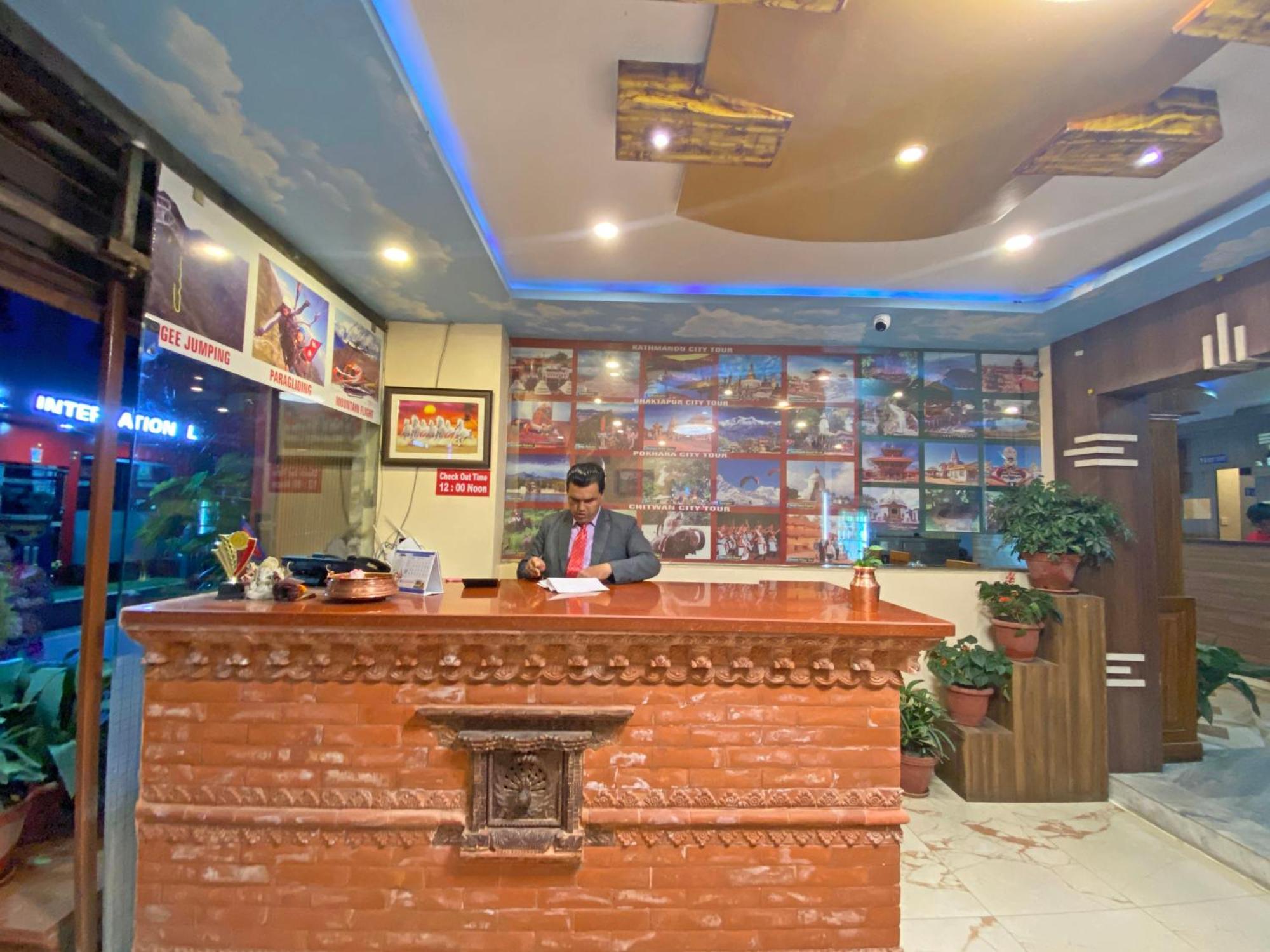 Hotel Airport Holiday Kathmandu Buitenkant foto
