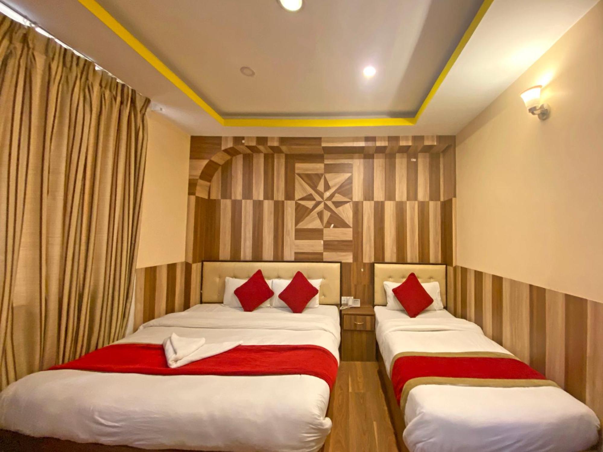 Hotel Airport Holiday Kathmandu Buitenkant foto