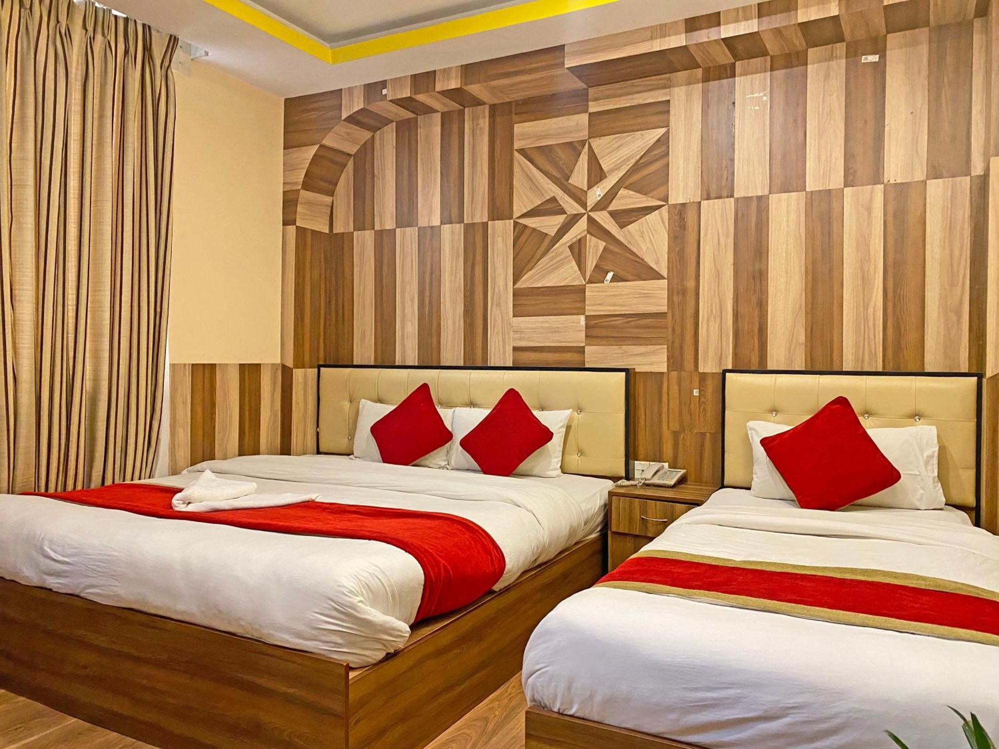 Hotel Airport Holiday Kathmandu Buitenkant foto