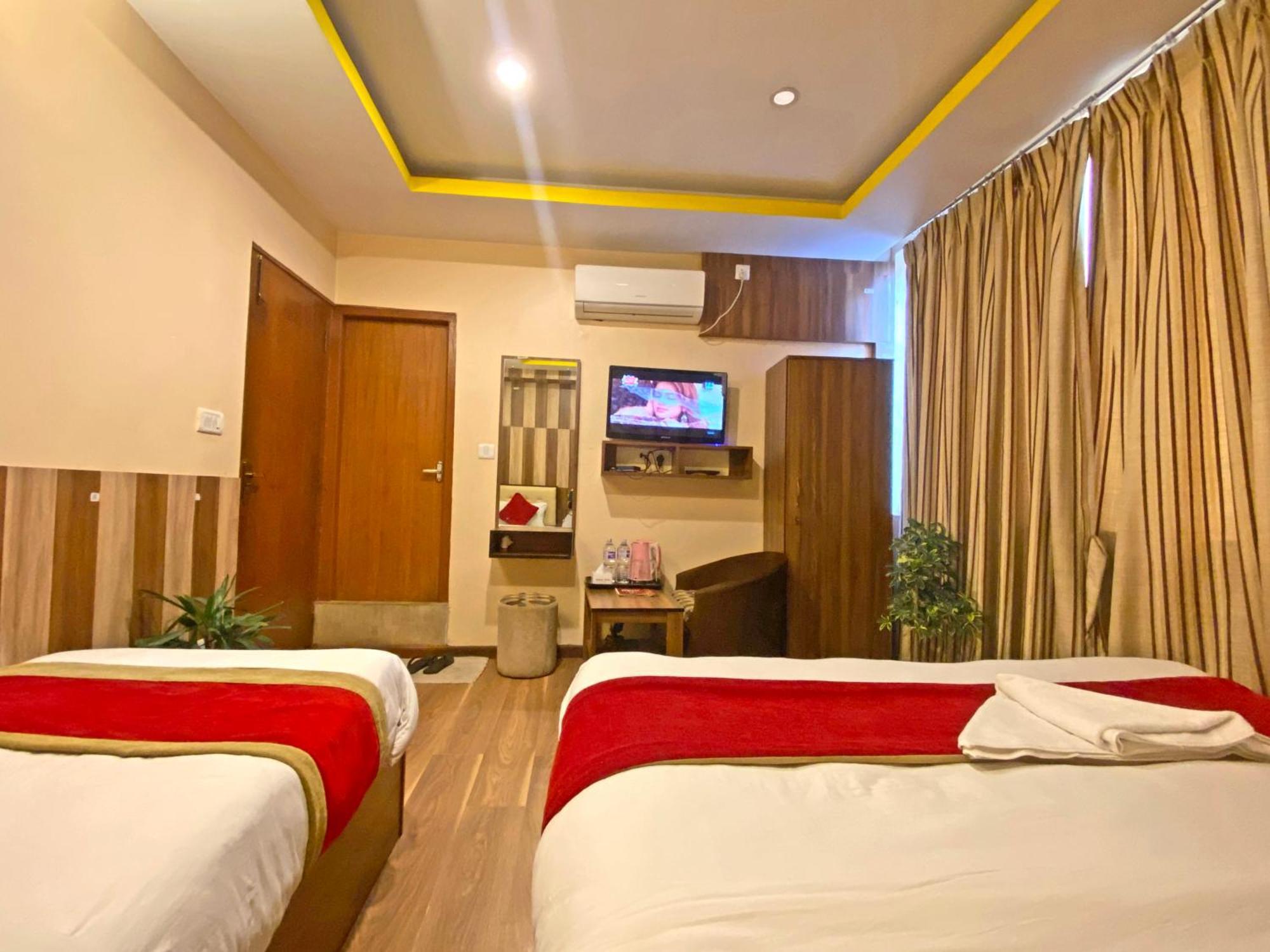 Hotel Airport Holiday Kathmandu Buitenkant foto