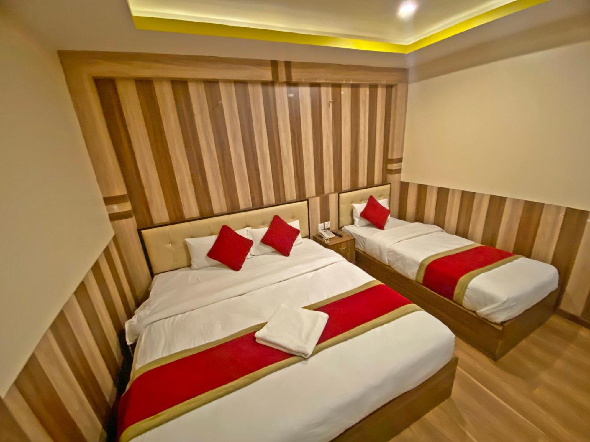 Hotel Airport Holiday Kathmandu Buitenkant foto