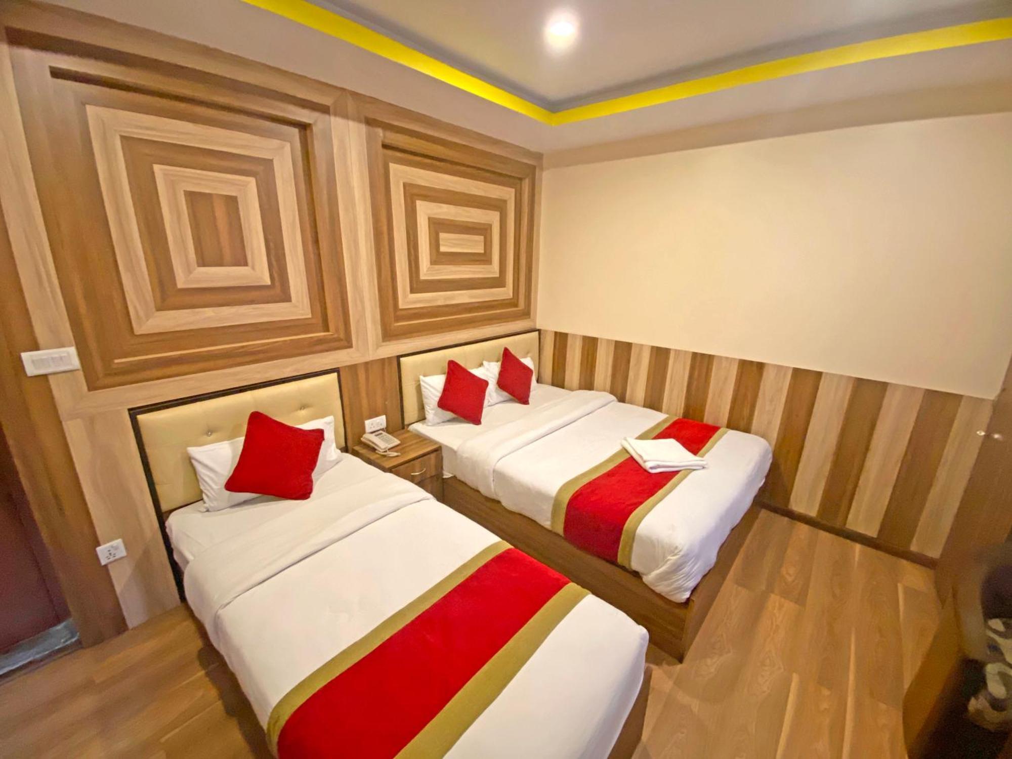 Hotel Airport Holiday Kathmandu Buitenkant foto