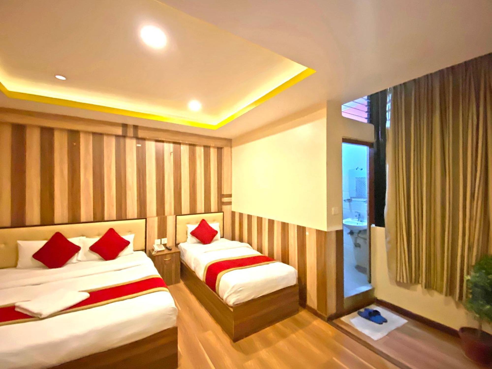 Hotel Airport Holiday Kathmandu Buitenkant foto