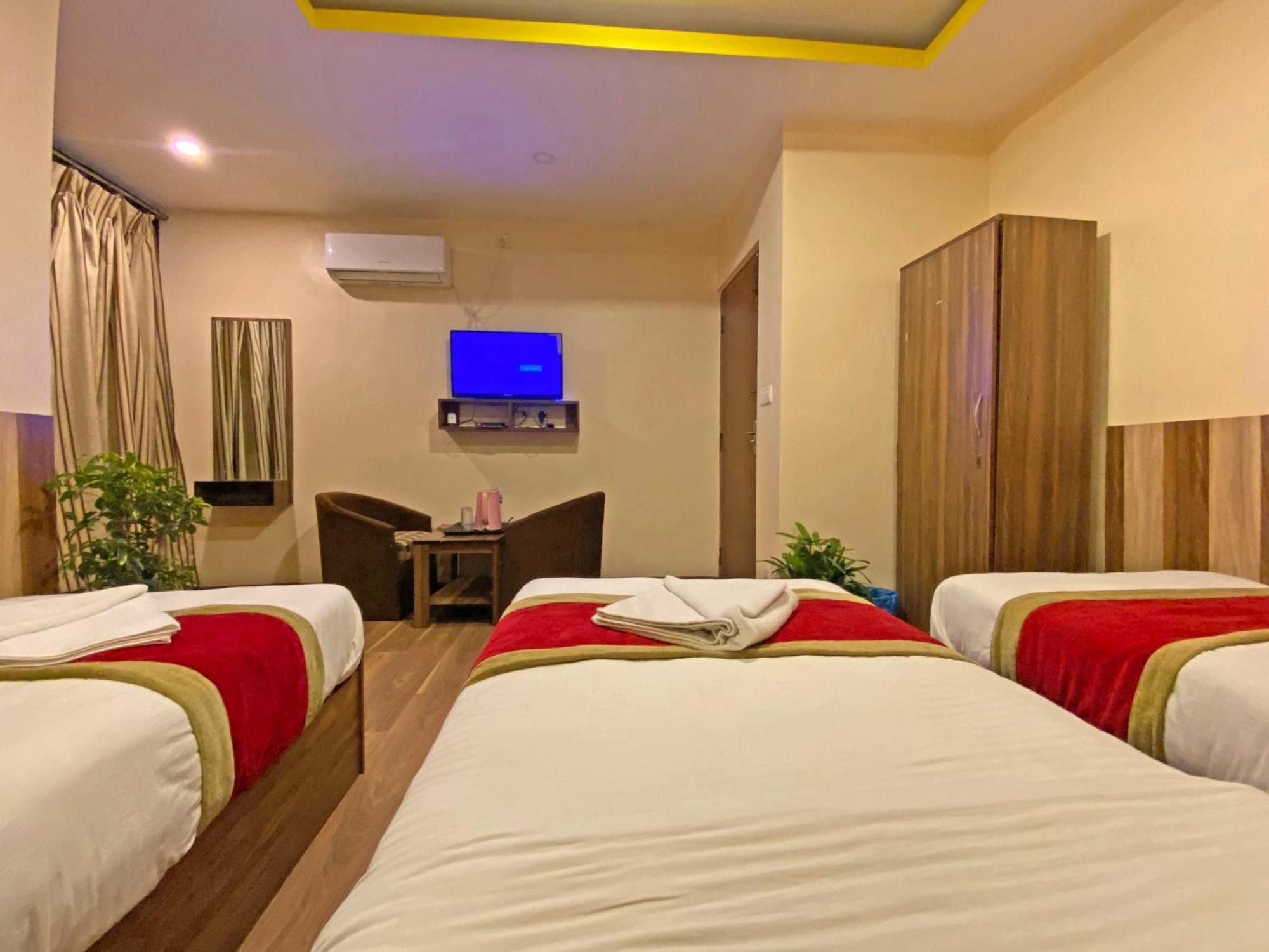 Hotel Airport Holiday Kathmandu Buitenkant foto