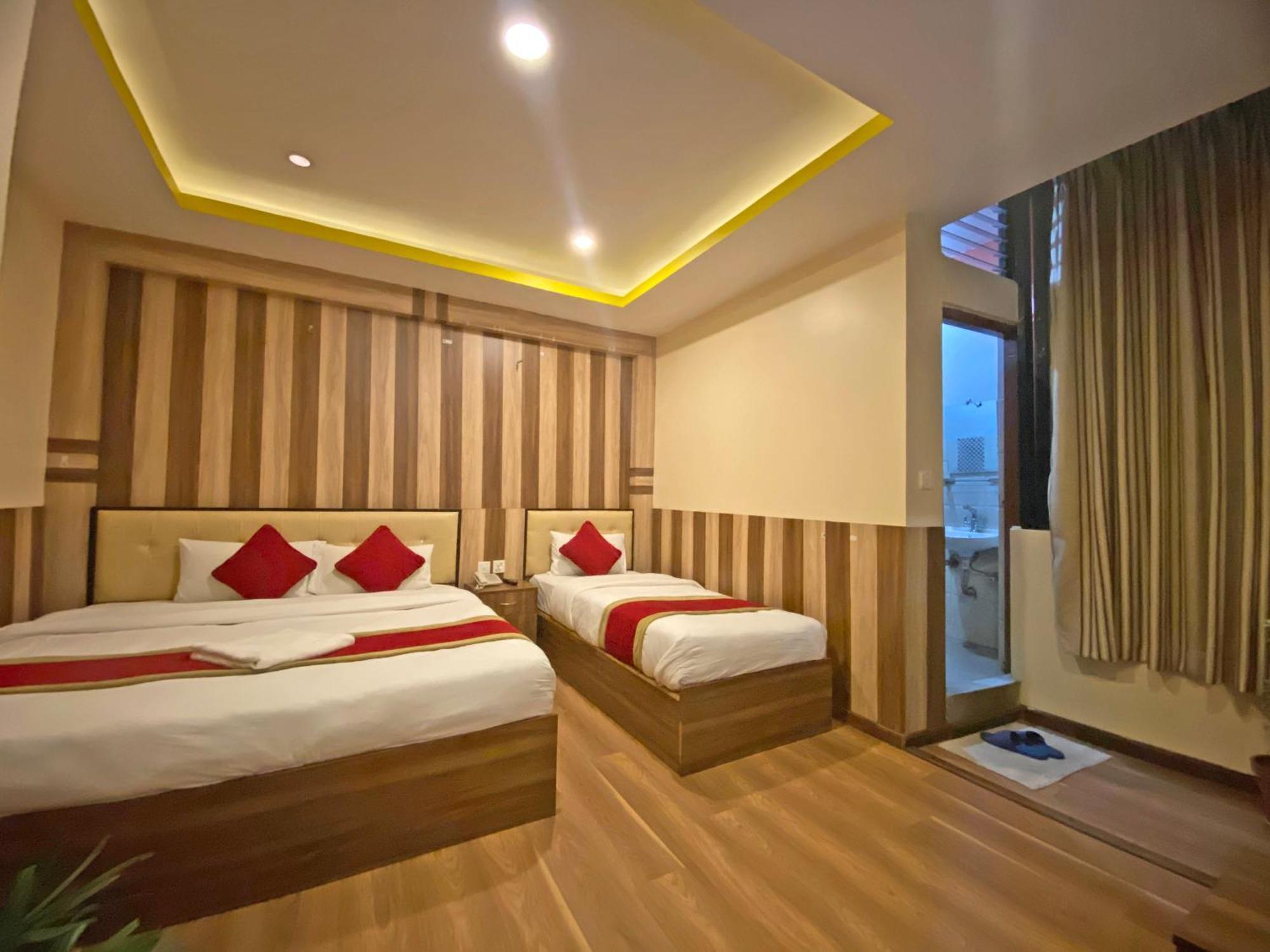 Hotel Airport Holiday Kathmandu Buitenkant foto