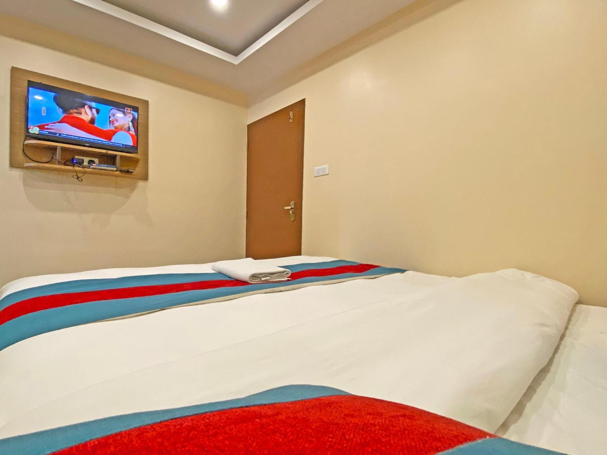 Hotel Airport Holiday Kathmandu Buitenkant foto