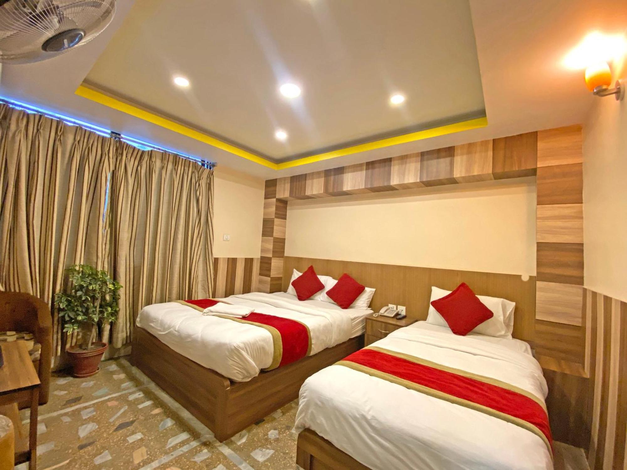 Hotel Airport Holiday Kathmandu Buitenkant foto