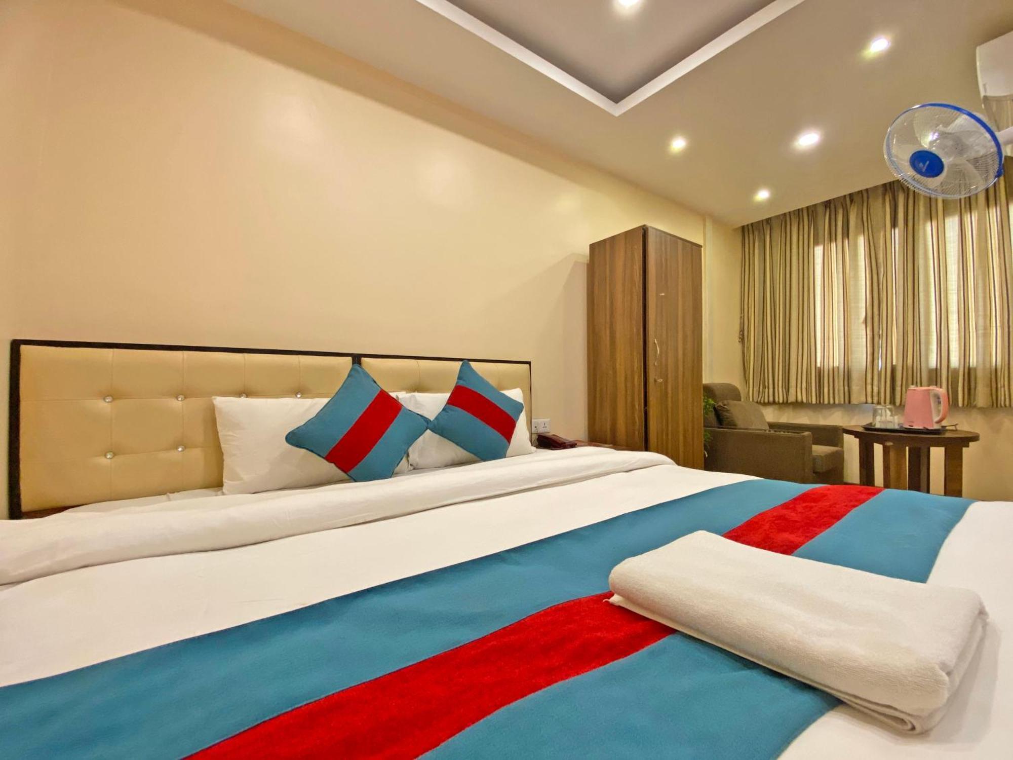 Hotel Airport Holiday Kathmandu Buitenkant foto