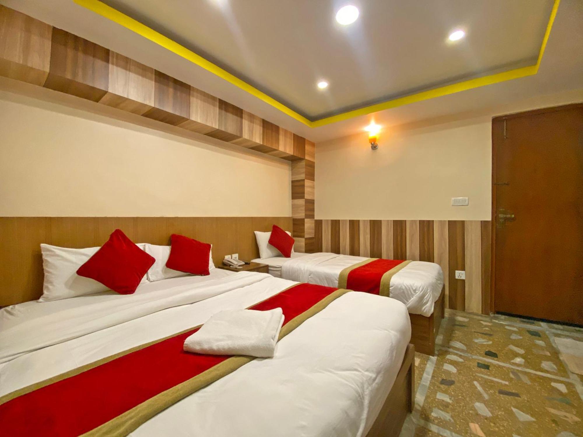 Hotel Airport Holiday Kathmandu Buitenkant foto